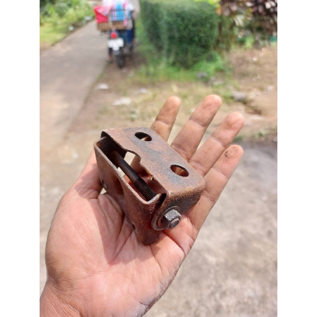 Engsel Jok Astrea C700 C800 Supercub Original