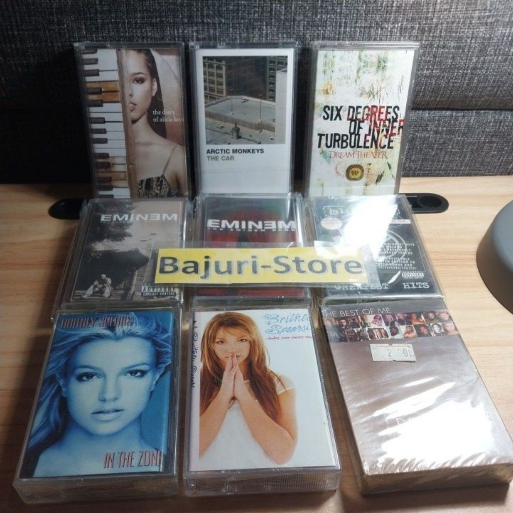 Kaset Pita Barat "Artic Monkeys"  "David Foster"  "Eminem"  "Blink 182"  "Alicia Keys" "Air Supply" 