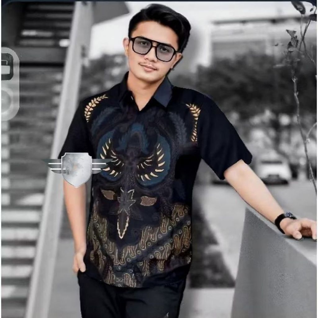 Baju batik lengan pendek pria dewasa terbaru.Kemeja batik pria lengan pendek motif bagus.Baju pria l