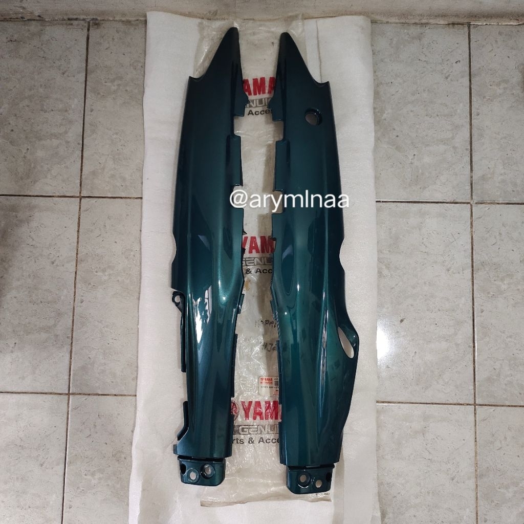 COVER BODY BELAKANG VEGA R LAMA F1ZR FIZR F1Z R HIJAU CALTEX LUMUT 4US-F1741-00 ORIGINAL YAMAHA YGP