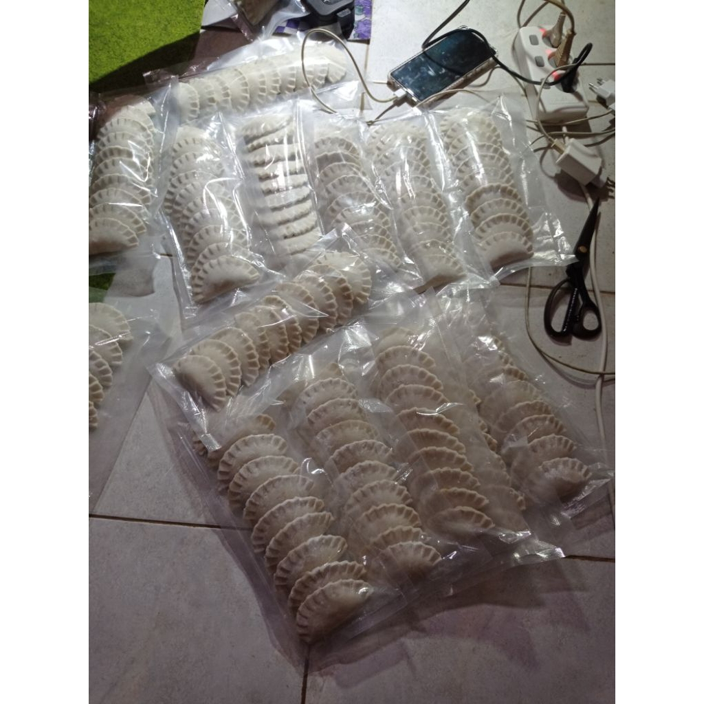 

TERMURAH !! Cireng Gembul isi 10 pcs ( varian isi ayam suwir, keju, sosis ) baca deskripsi ya