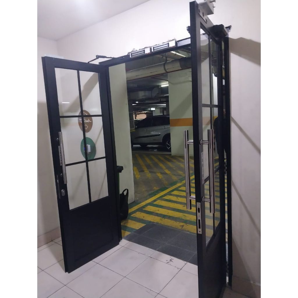 pintu swing double aluminium