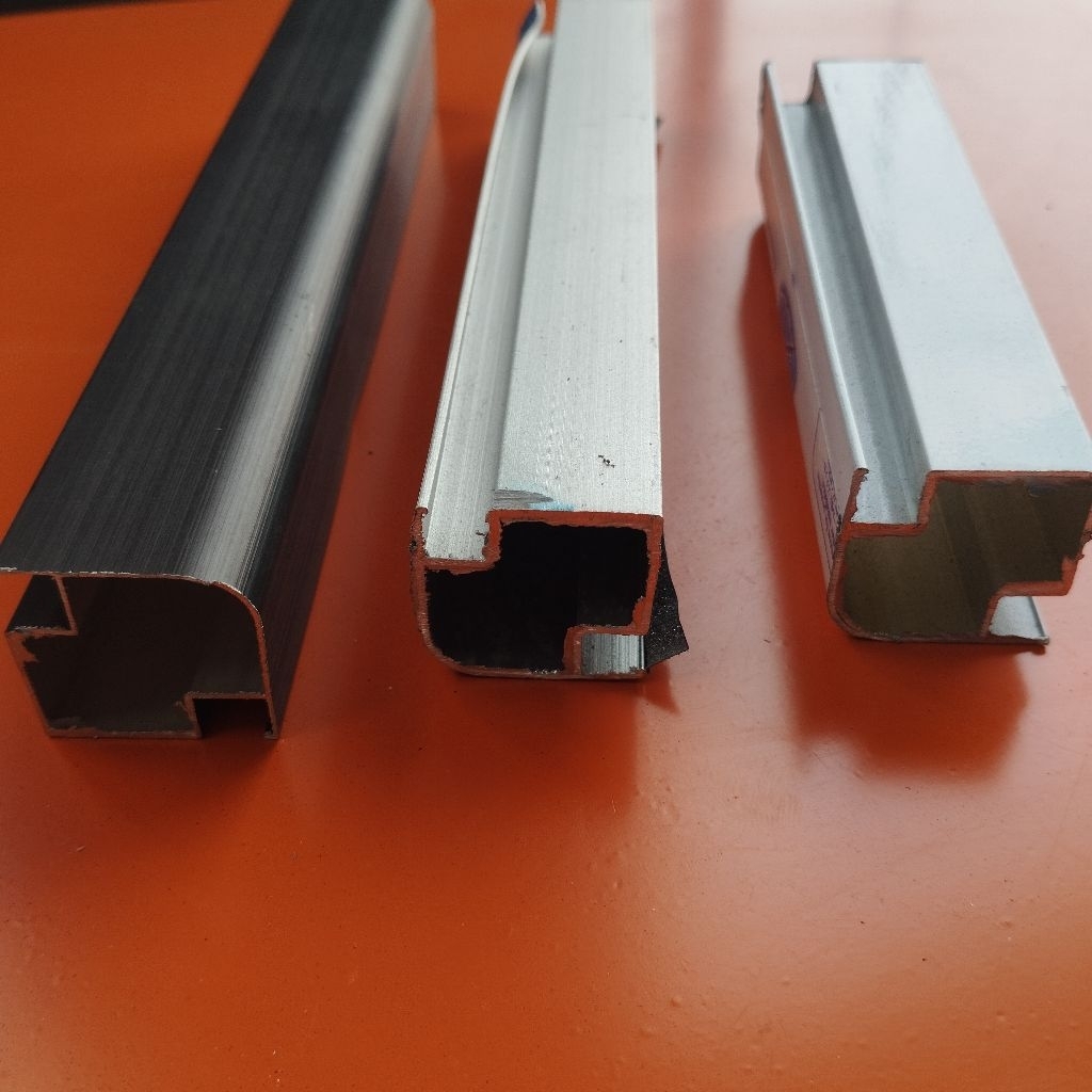 Alumunium Batangan Kologot Etalase Coklat/Putih