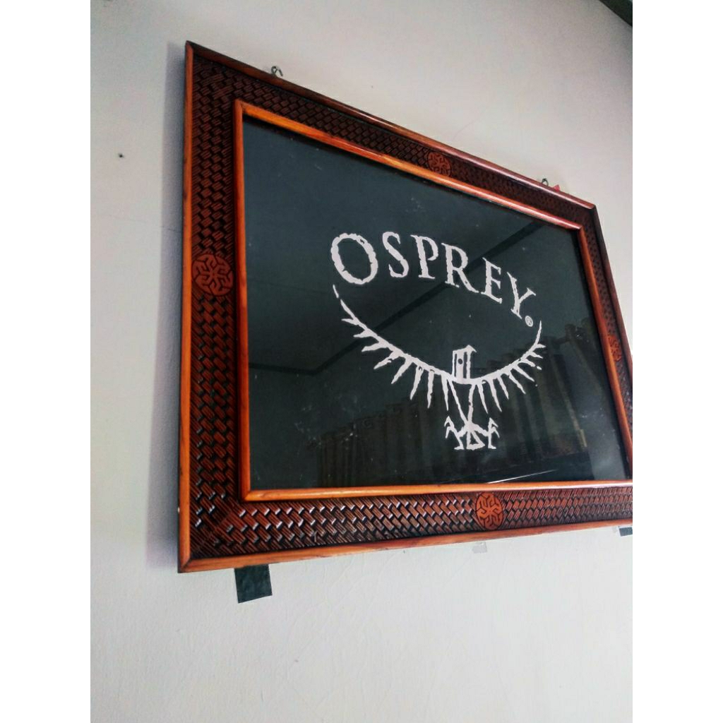 

OSPREY Stratos Paper Bag Bingkai Kayu Jati Ukir Handmade 80x60
