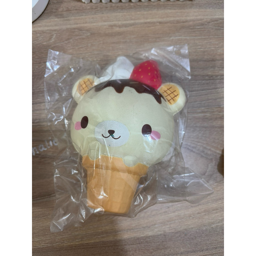 Yummiibear Ice Cream Cone Squishy (Cracks)