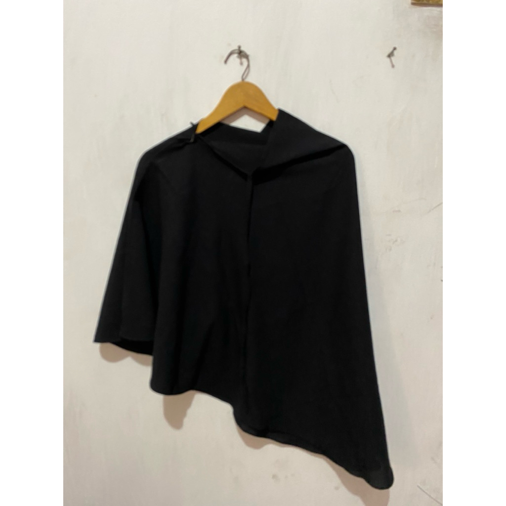 PRELOVED kerudung bergo panjang Hitam. minimum pemb 5pcs