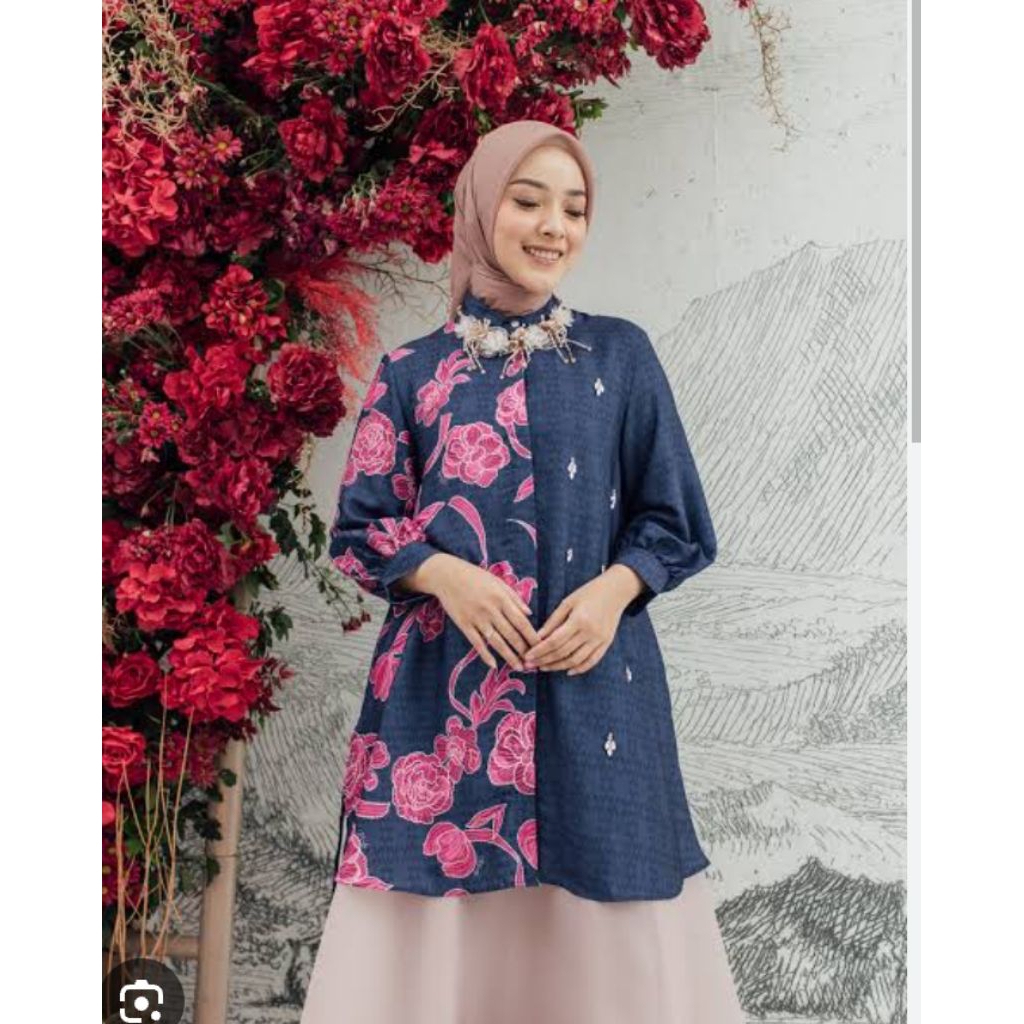 LAGOSI TUNIK SIZE S WEARING KLAMBY