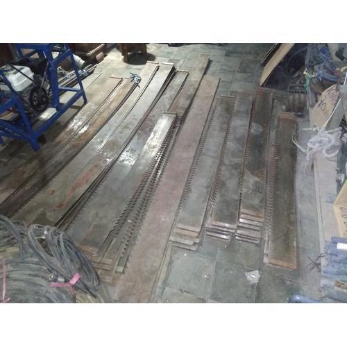 

MATA GERGAJI MESIN MANUAL 240 225 185 182 177 150 135 CM BAJA IMPOR MM