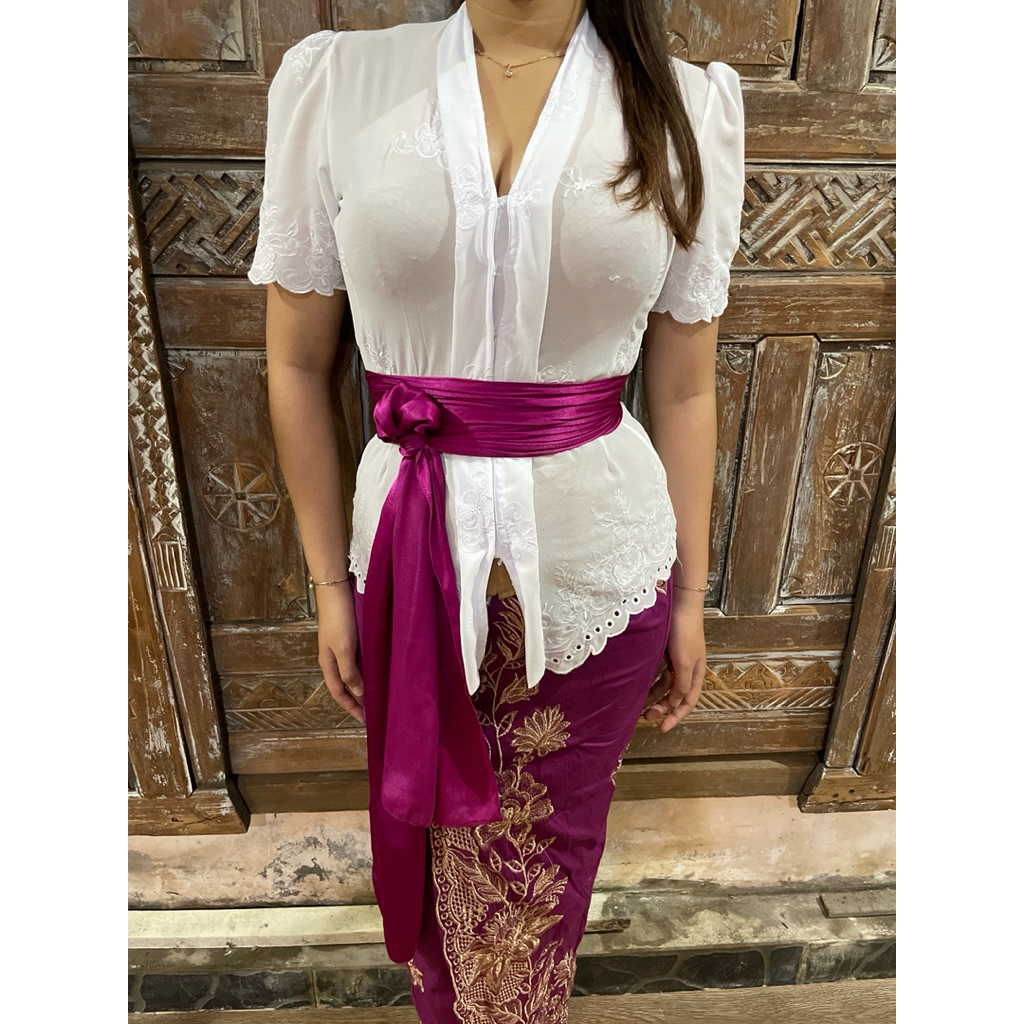 kebaya  putih lengan pendek