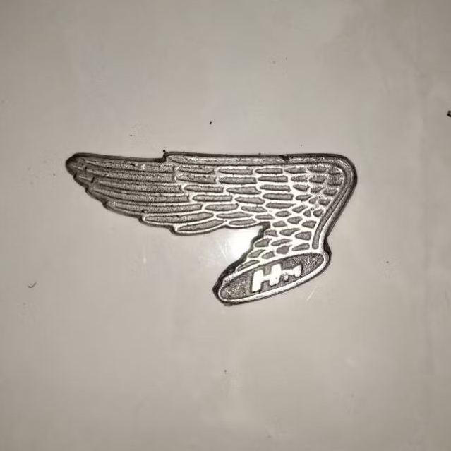 Emblem tangki lawasan motor Honda CB 125 twin