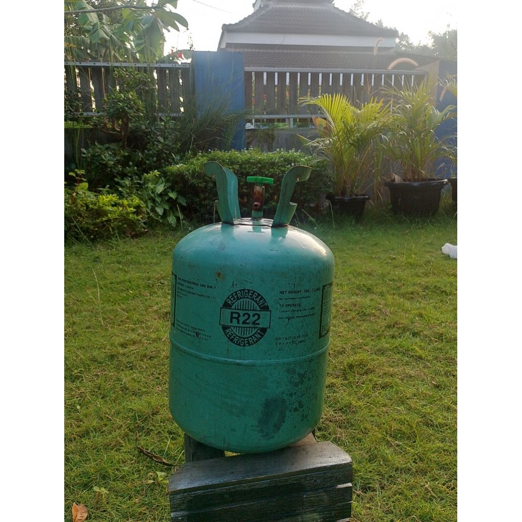 Tabung freon bekas kosong