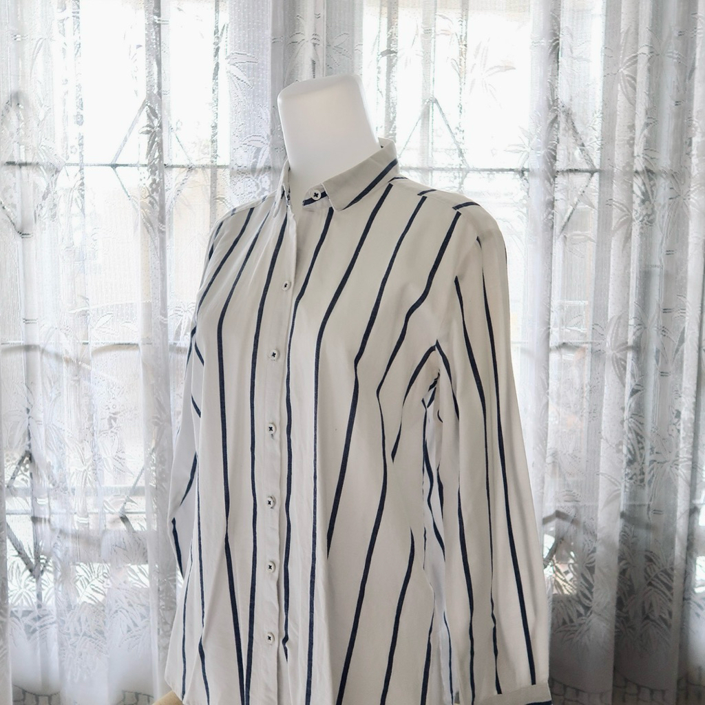 (Preloved) Kemeja Salur Putih Biru Wanita - Logo Jeans (M)
