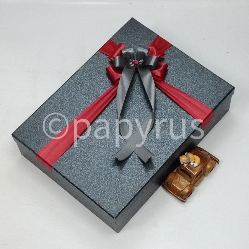 

PAPYRUS 30x40 Tinggi 10cm Kotak Kado Gift Box Hadiah V1