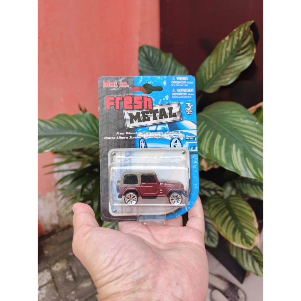 Diecast Maisto Fresh Metal Jeep Wrangler Sahara 1/64