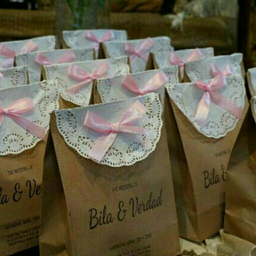 

Paper souvenir 10*5*16 cm pita custom/bridesmaid/hajatan