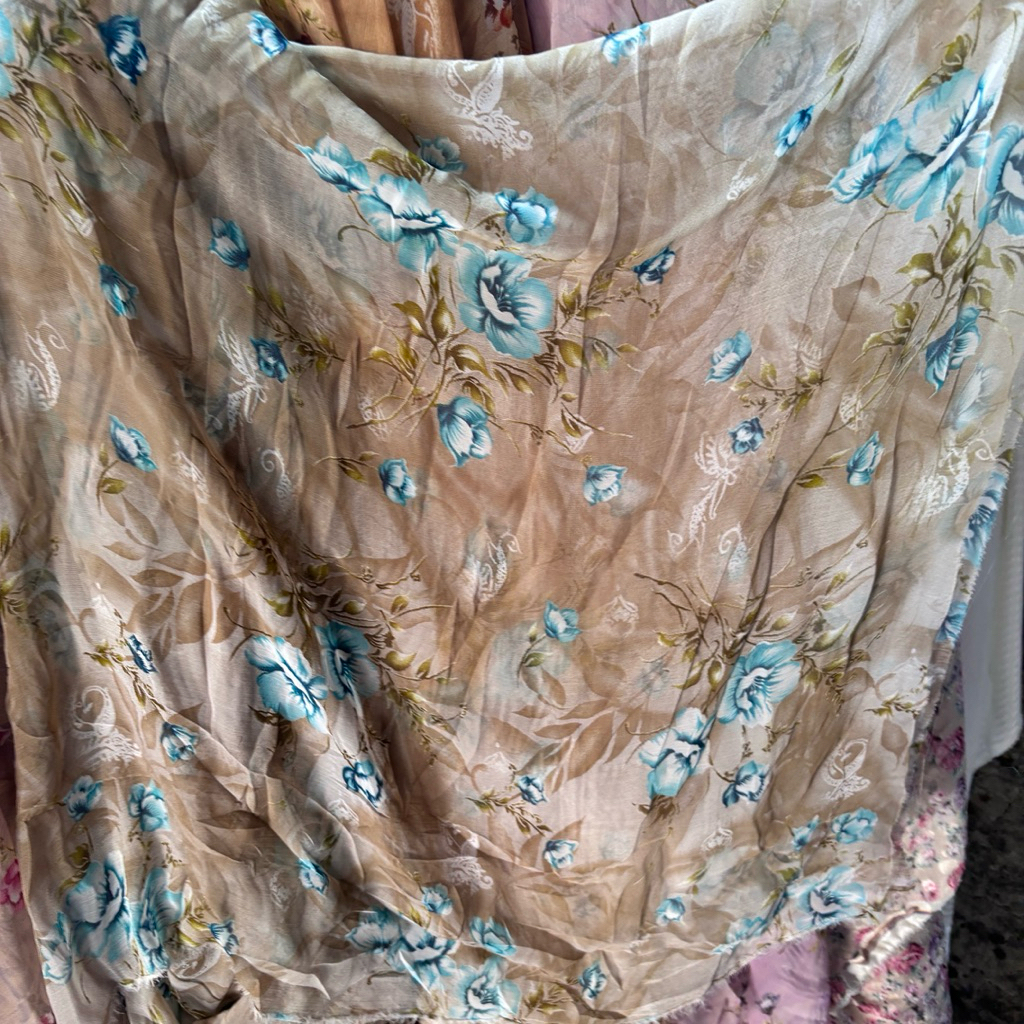 Kain Ceruty Yoryu Motif Bunga Biru – Kain Jatuh Adem Cocok Gamis & Hijab Rm