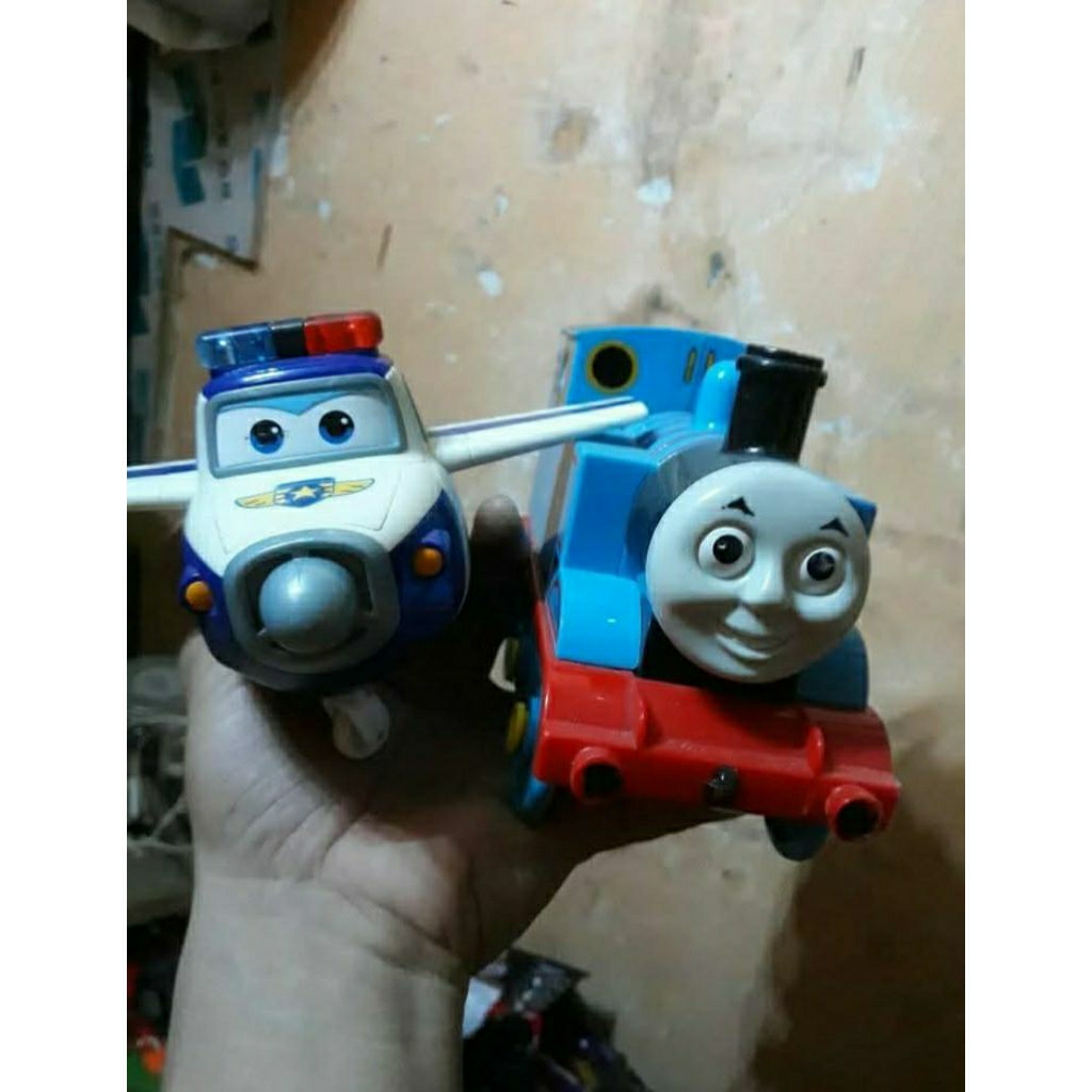 kereta thomas merk tomy