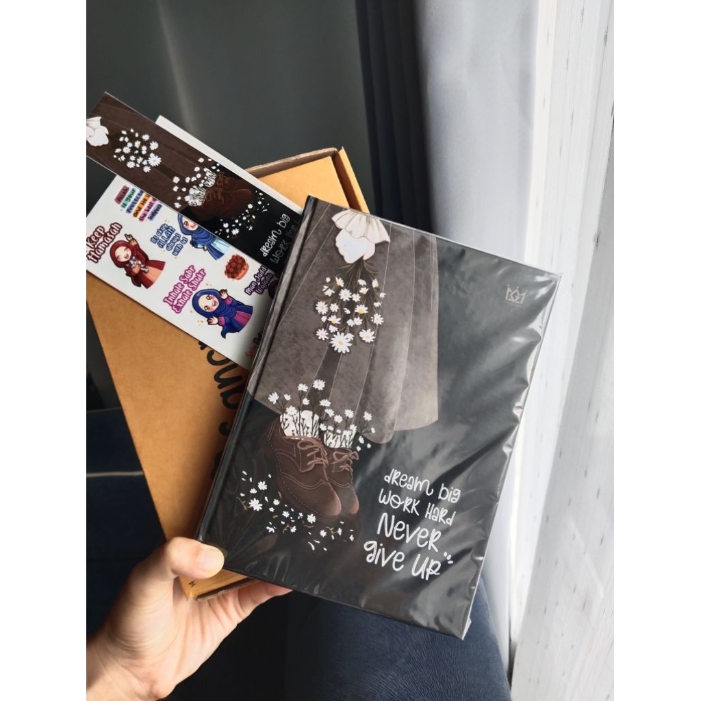 

NOTEBOOK PREMIUM UKURAN A5 HARD COVER KERTAS TEBAL BY GANCI UNYU MUSLIMAH