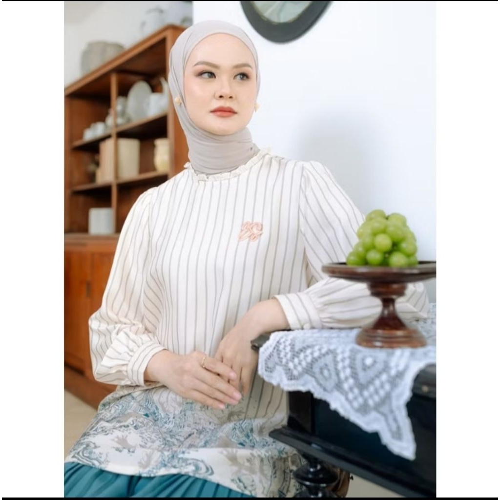 (NEW, PRELOVED) EXIT SIGNATURE - AALIYAH BLOUSE SHIRT - Atasan Blouse Lengan Panjang Wanita