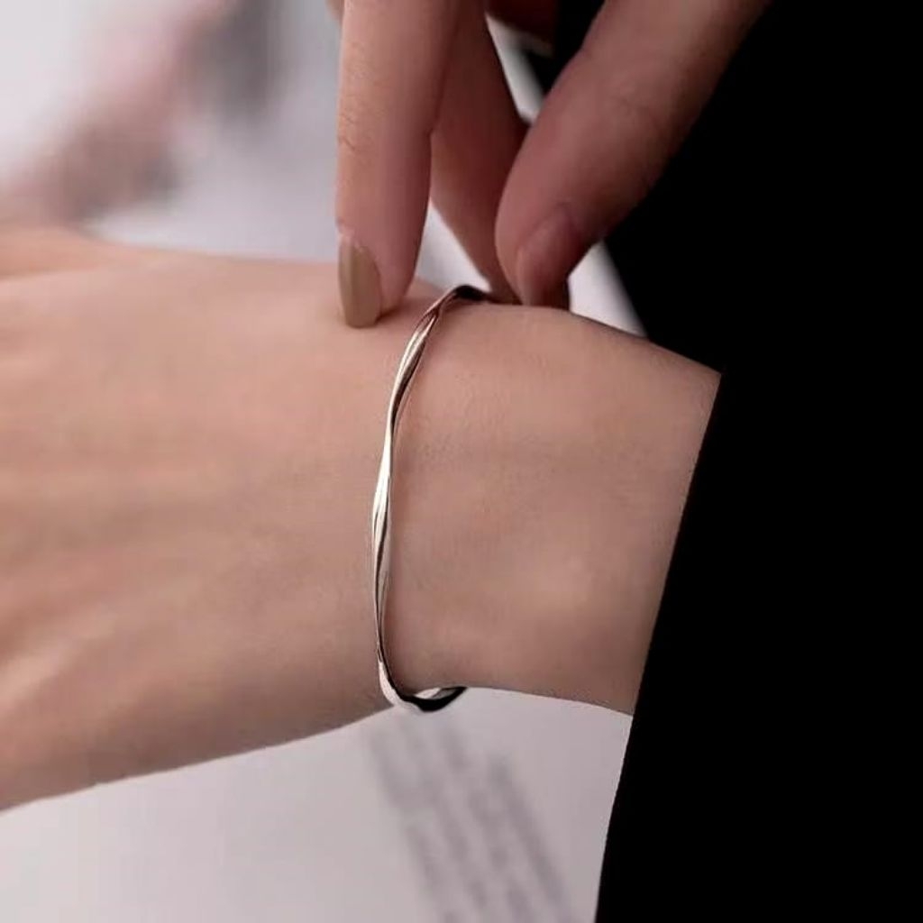 Gelang Wanita Simple Kekinian Bahan Alloy Magnet