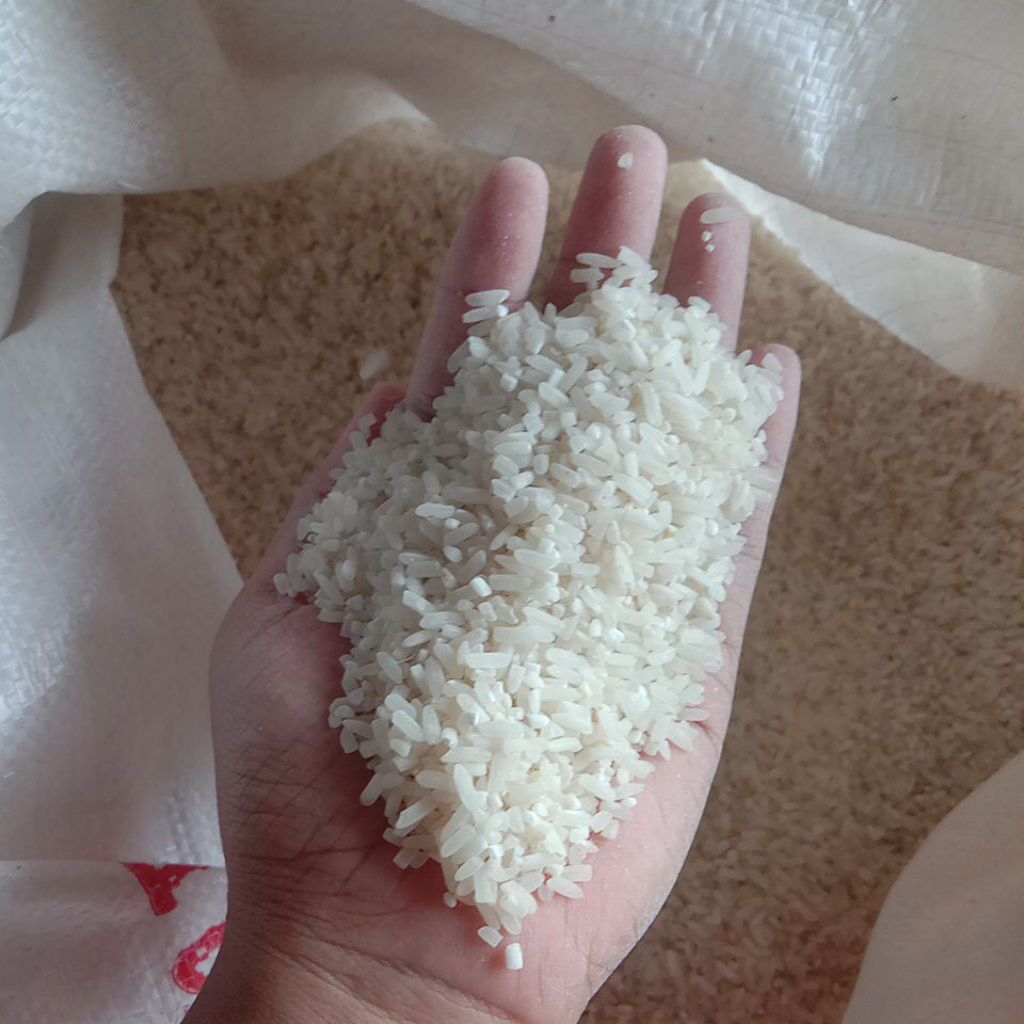 

BERAS 5 Kg ( PUTIH , PULEN ) PANENAN SENDIRI BERAT