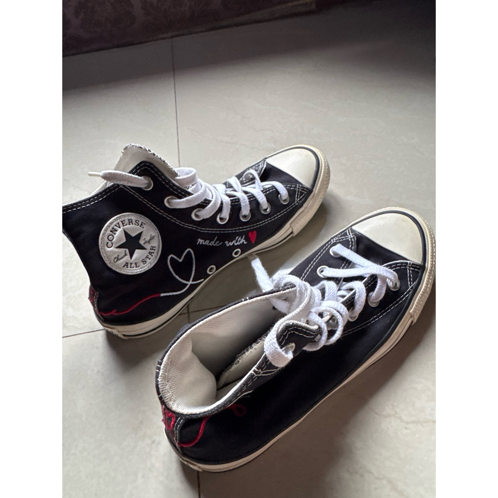 Preloved Sepatu Sekolah