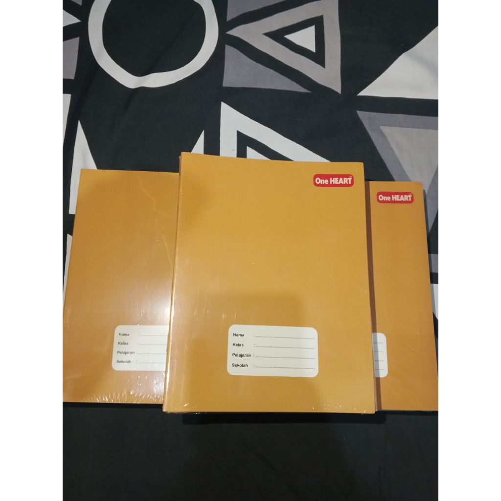 

BUKU TULIS SAMPUL COVER COKLAT LIST NAMA ONE HEART 38 LEMBAR ISI 10 BUKU,BUKU KRAFT KWARTO OneHeart