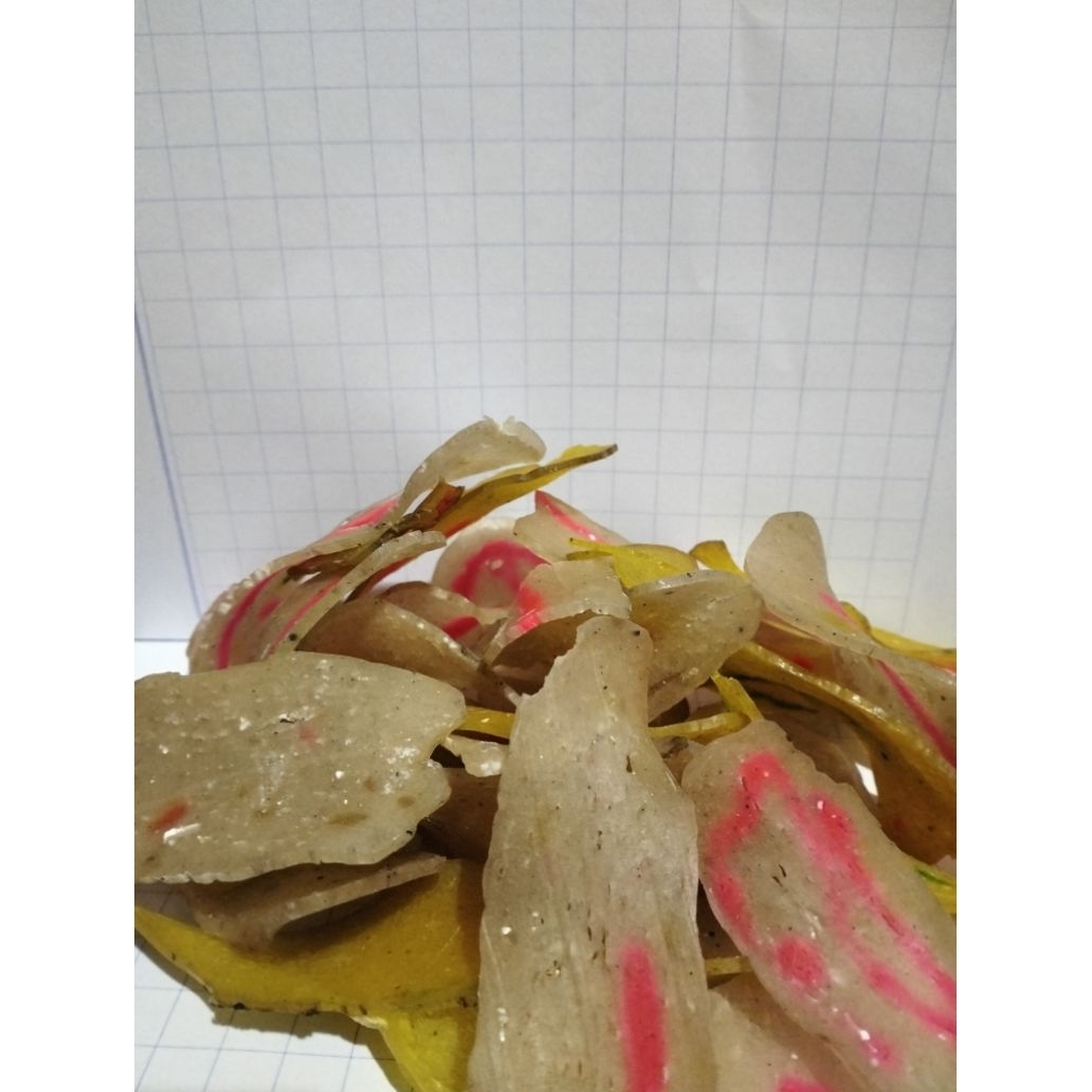 

krupuk/opak/krecek upil/pasir mentah (di goreng minyak/pasir)