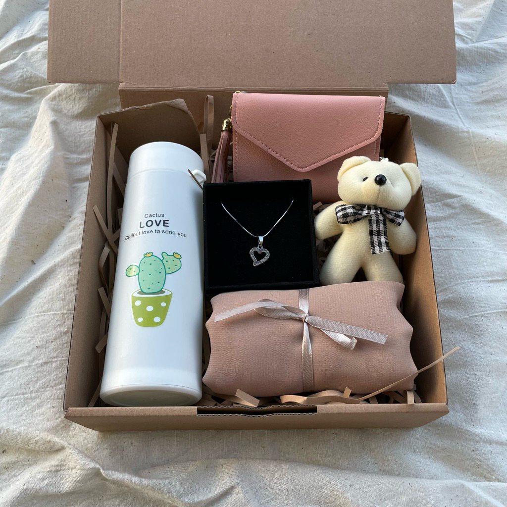 

Kado Ulang Tahun Cewek – Isi Jam Tangan Elegan dan Kalung Manis