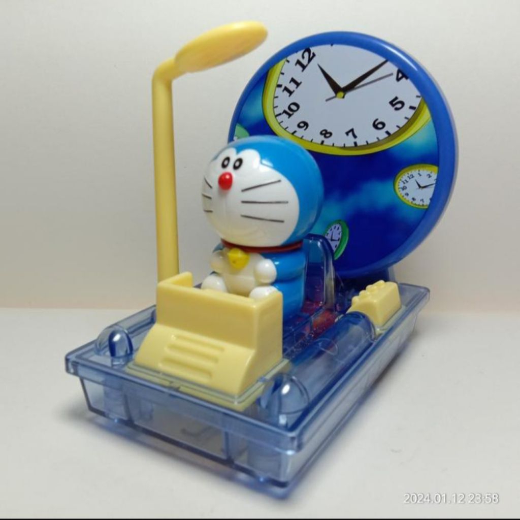 HAPPY MEALS FIGURE DORAEMON MESIN WAKTU MCDONALD'S COLLECTIBLE TOYS