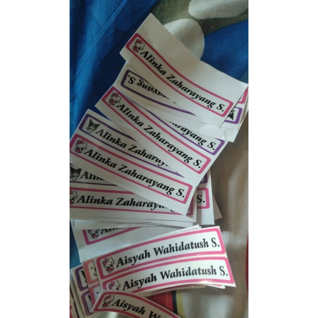

asticker nama tempel di pulpen,buku dan lain lain