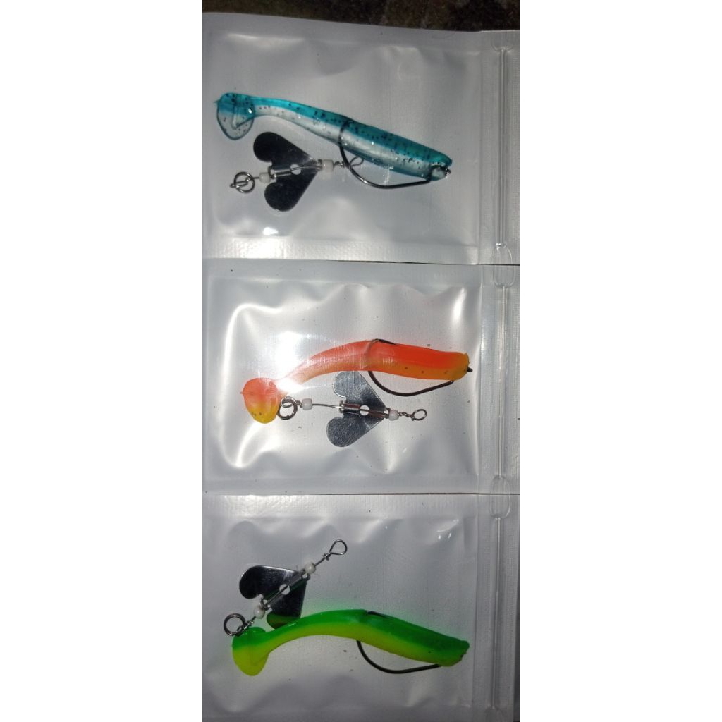 Soft lure with propeller