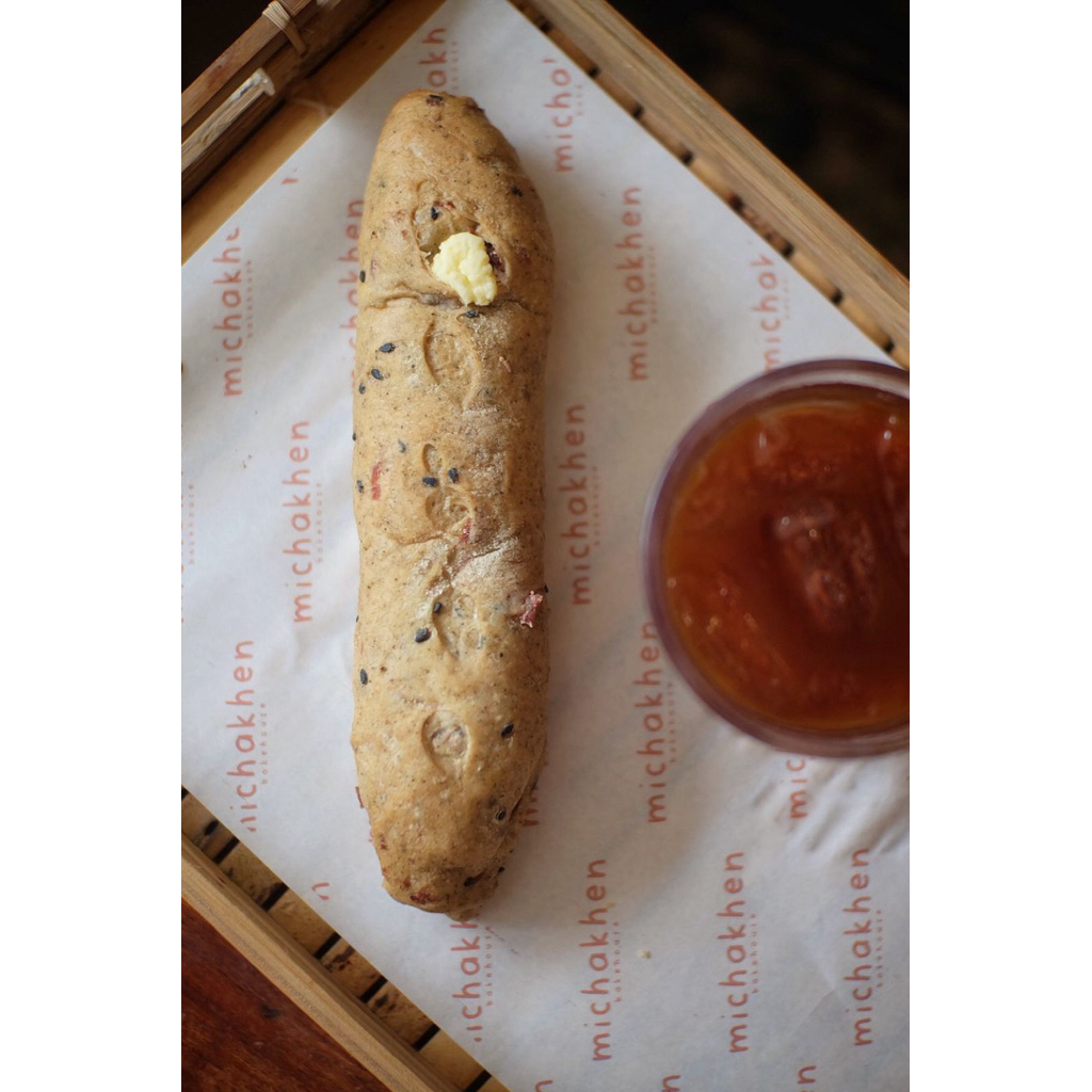 

Varian Sourdough earlgrey cram cheese/ choco cheese/ multigrain/earlgrey blueberry cheese/ GF Banana Cake/butter coffe