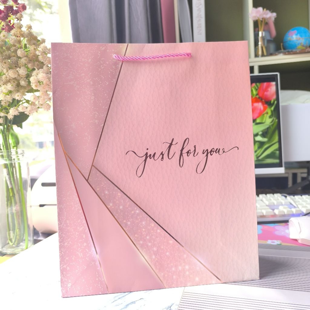 

Paperbag Tali Tinggi Ukuran 26x32x10 cm Paperbag Motif Aestetik Paperbag Pembungkus Kado