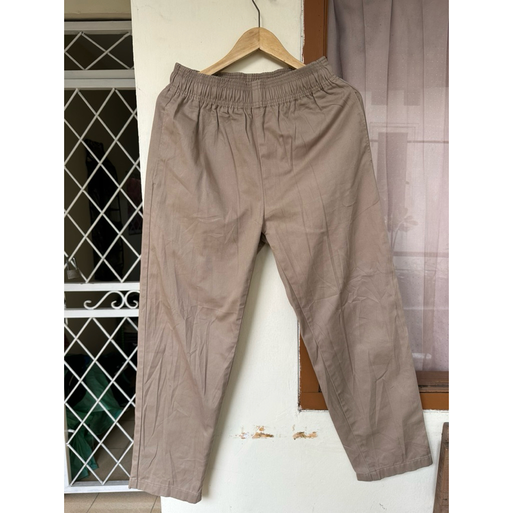 celana panjang uniqlo size fit 28-30 relax coklat second bekas preloved thrift murah