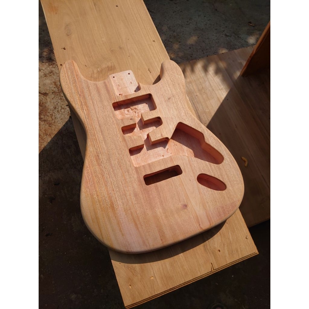 Body Gitar Stratocaster