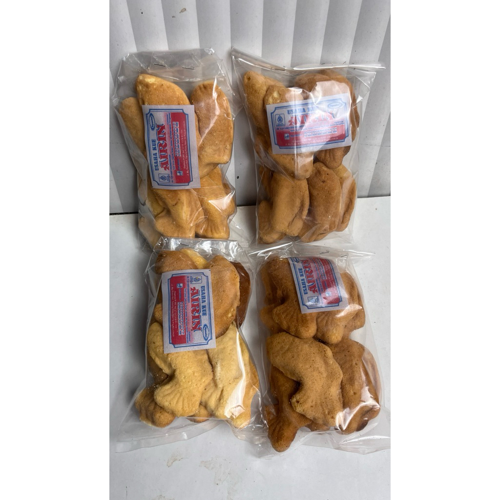 

Paket Hemat 4 Bungkus Kue Bolu Ikan Khas Minang