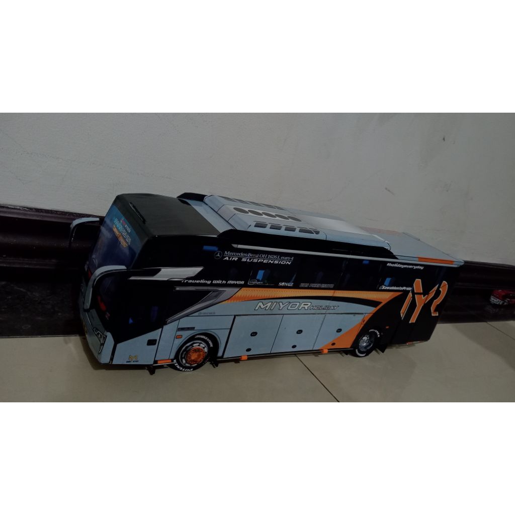 PAPERCRAFT BUS MIYOR "DOMINIC TORETTO" SPEK BUKAAN SKALA 1:20