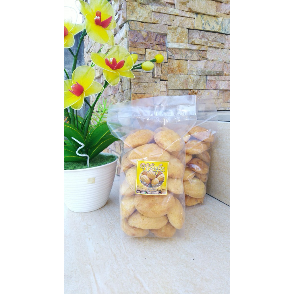 

KUE KERING KLEMBEN / BOLU KERING PLEMBEB / BOLU KENONG / BOLU KERING / KUE KERING KLEMBEN isi 28 biji / OLEH OLEH KHAS BLITAR