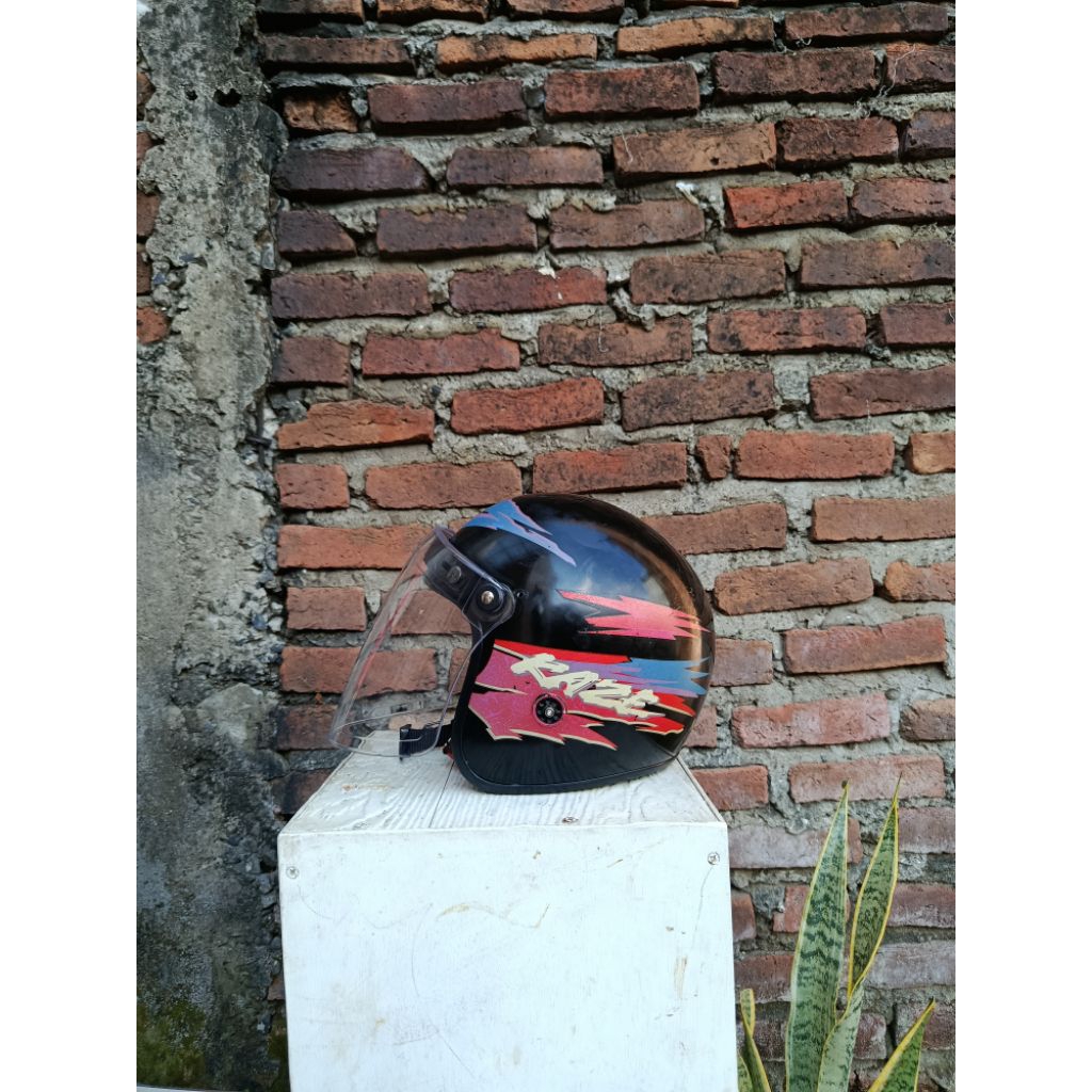 helm jadul kawasaki kaze