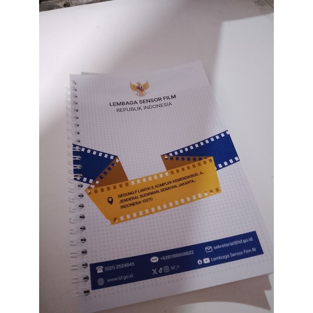 

custom buku A5 design suka suka (14.8 cm x 21 cm),cover depan belakang , notebook ,bahan art carton 260/310 gsm isi polos ukuran A5 isi 100 halaman /50 lembar termurah