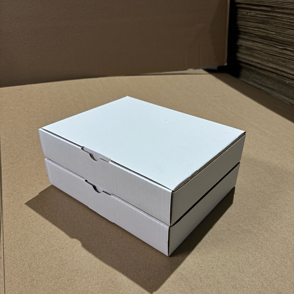 

KARDUS DIECUT PUTIH 25x20x5 HUSUS BANDUNG/INSTAN