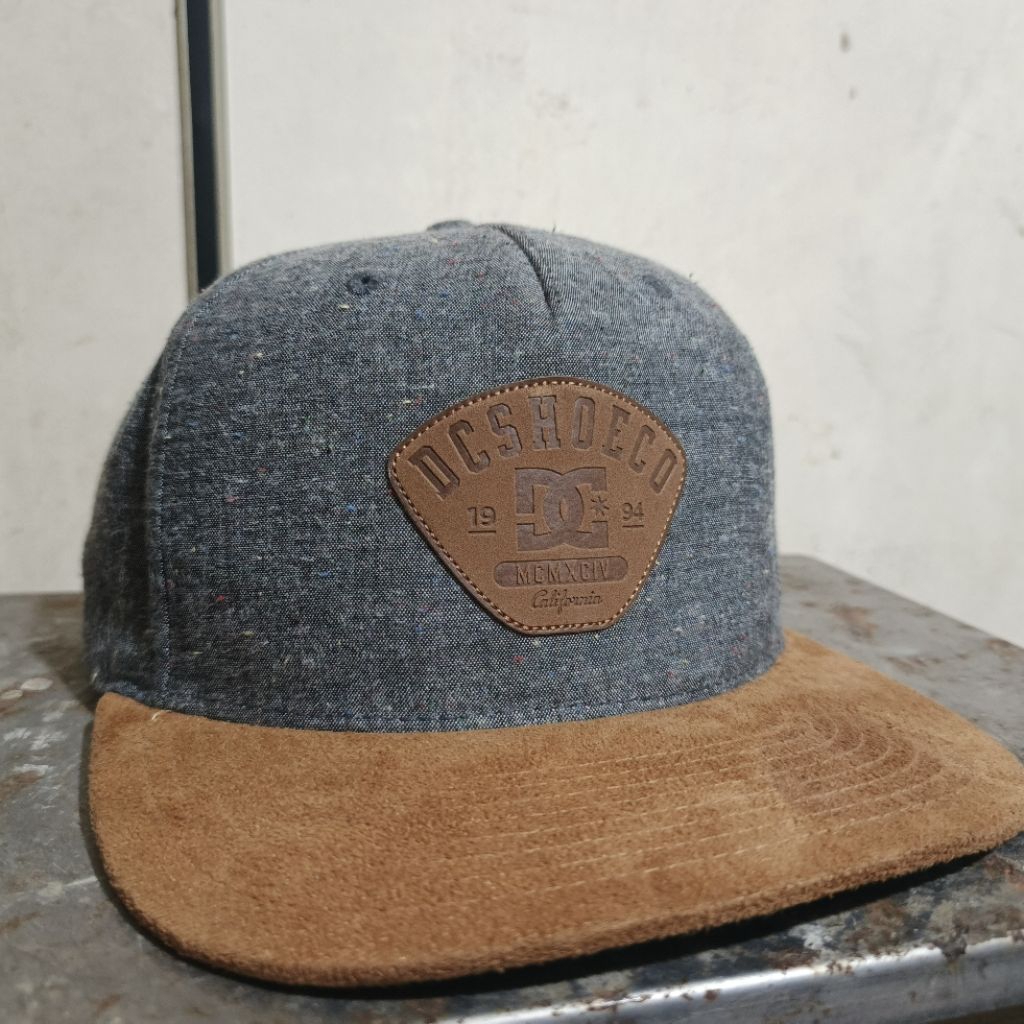 TOPI SNAPBACK BAND YUPOONG COLABS DC SHOES