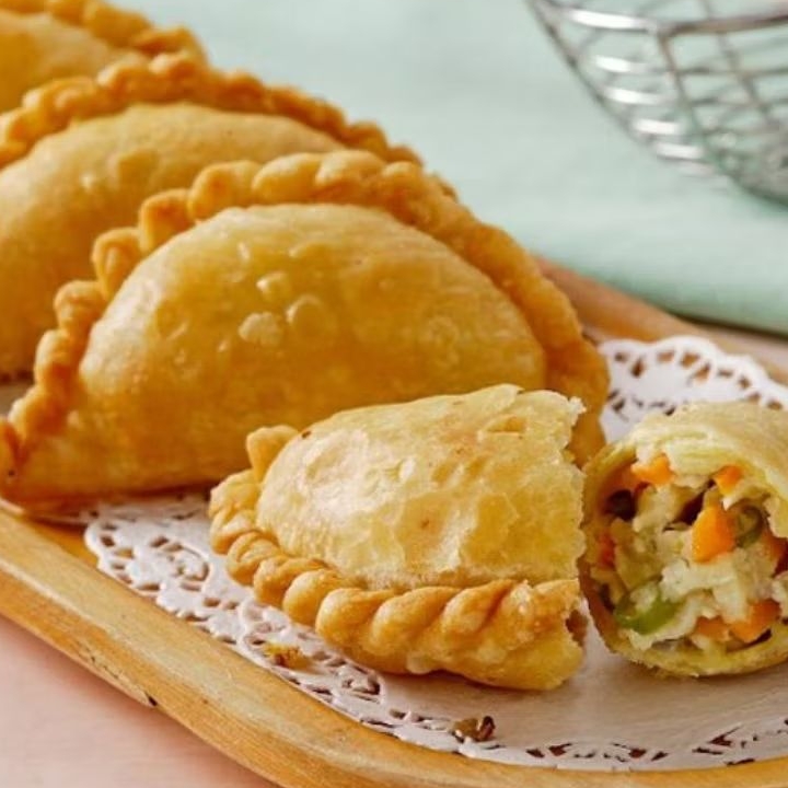

PASTEL GEMOY 12 PCS PREMIUM LEZAT GURIH RENYAH KUE PASTRY