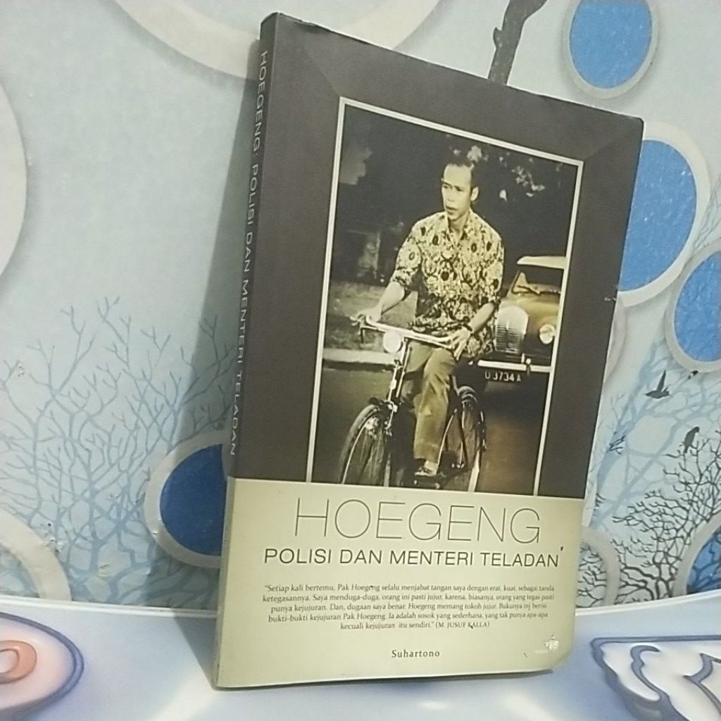 HOEGENG. POLISI DAN MENTERI TELADAN