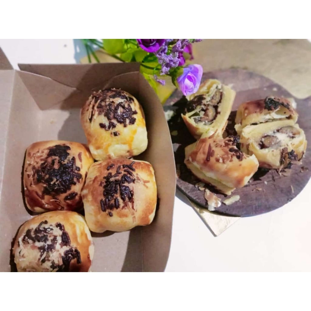 

bolen pisang cokelat keju homemade 1bx isi 10pcs