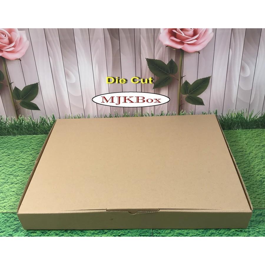 

Kotak Kardus karton Uk. 40 x 28 x 5 cm.........Die Cut