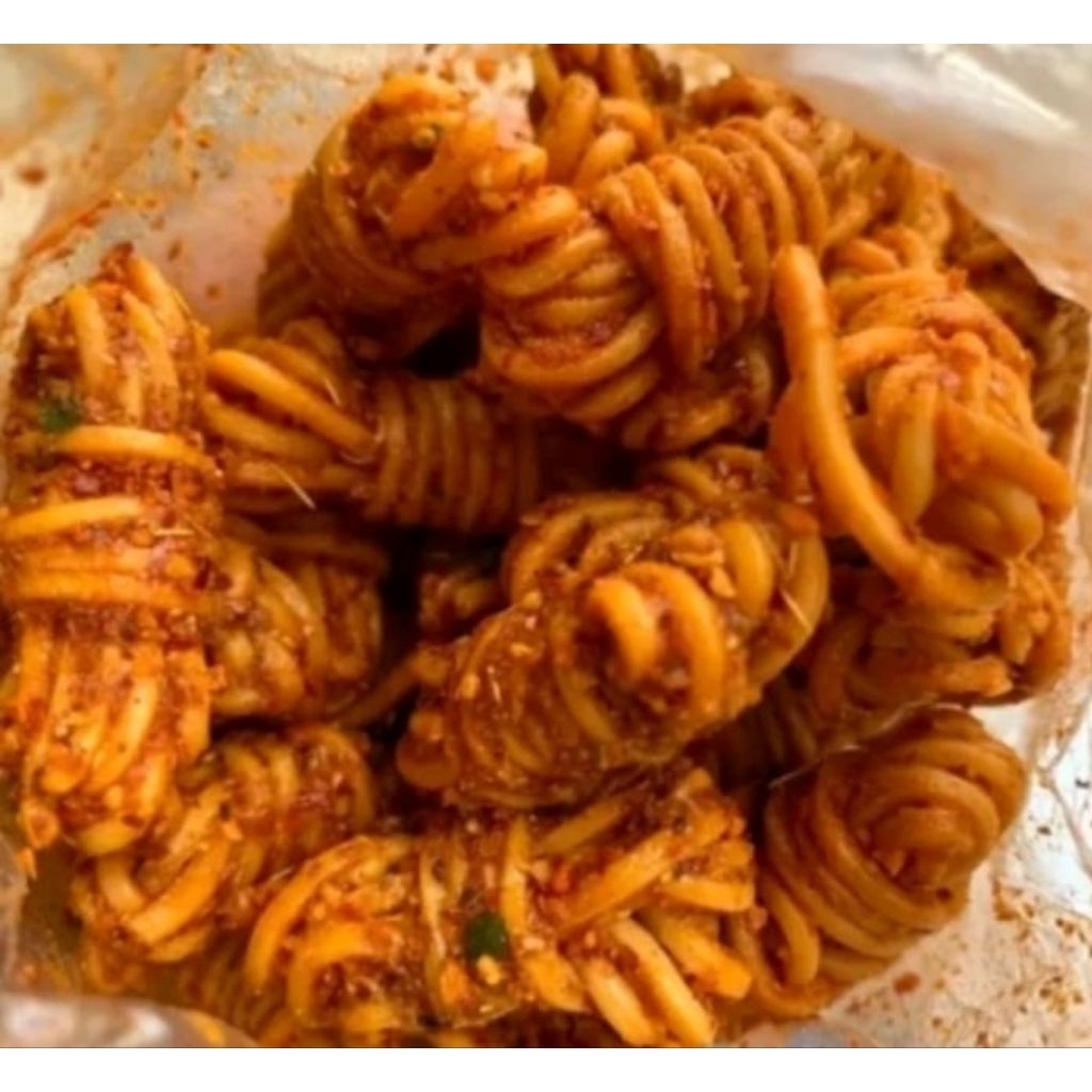 

seblak mie gulung /mie uwel pedas asin daun jeruk