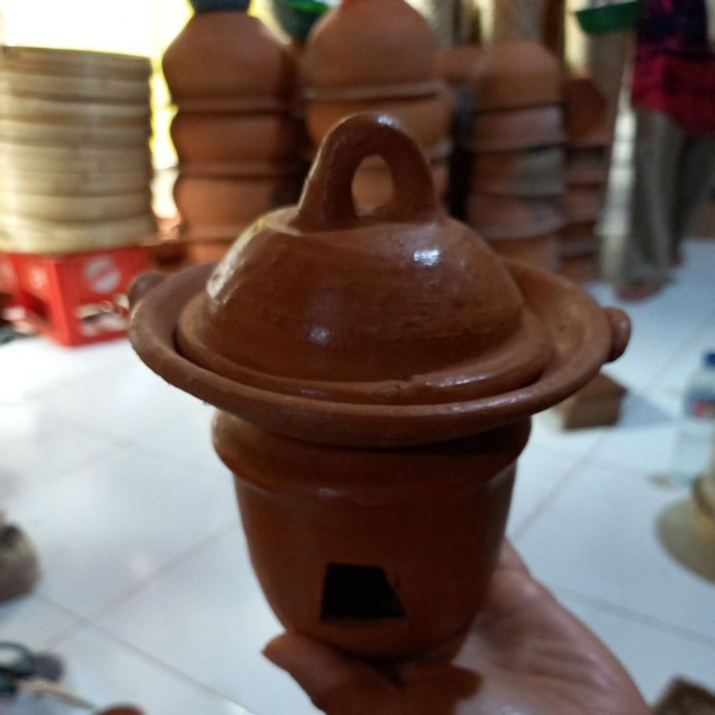 Mainan Anak Tungku Set Wajan ,Kendi Kecil ,Guci/Vas Bunga ,Gentong Air Kecil (Tanah Liat).