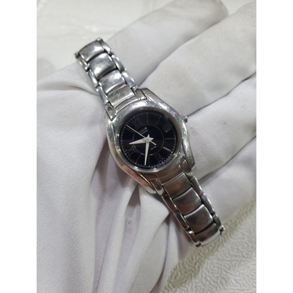 Jam Citizen Eco-Drive E011 Wanita Preloved